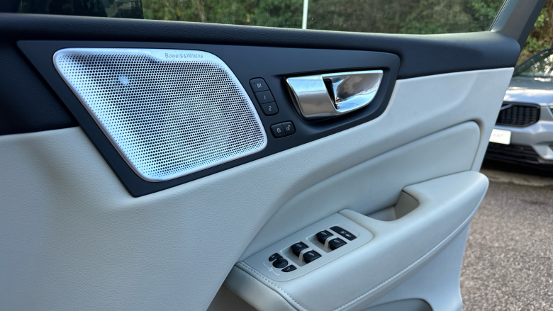 Volvo XC60 2.0 B5P Ultra Dark 5dr AWD Geartronic Petrol Estate